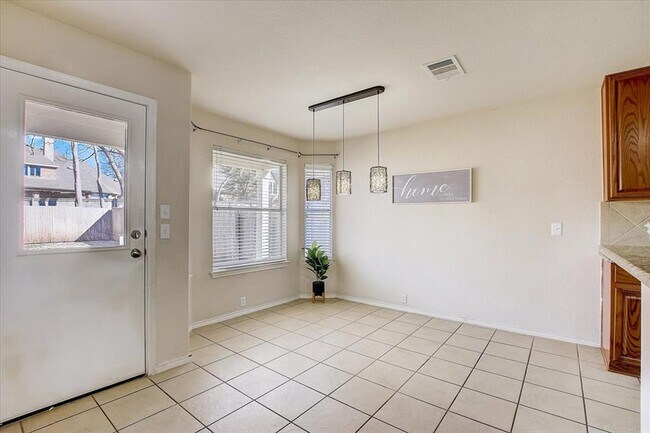 Building Photo - 537 Golden Creek Dr