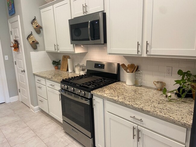 Building Photo - 166 Cullom Dr