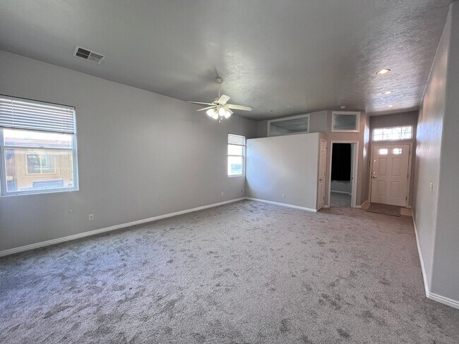 Building Photo - Townhome in Sky Ridge