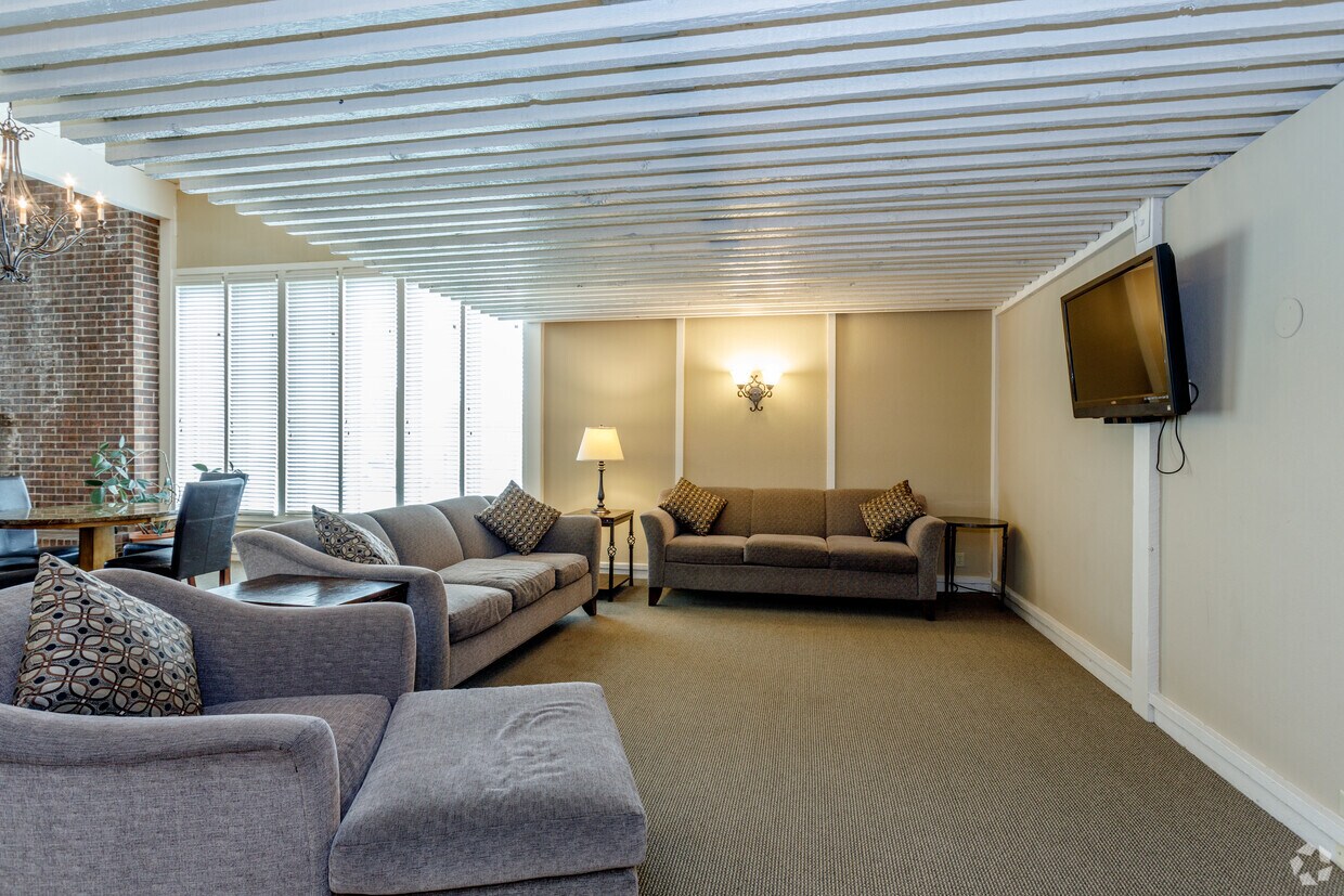 Meadowlark Hill Apartments Overland Park