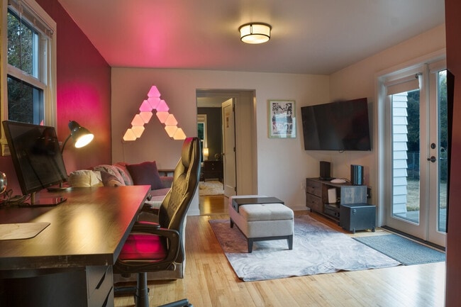 Building Photo - 11315 Roosevelt Way NE