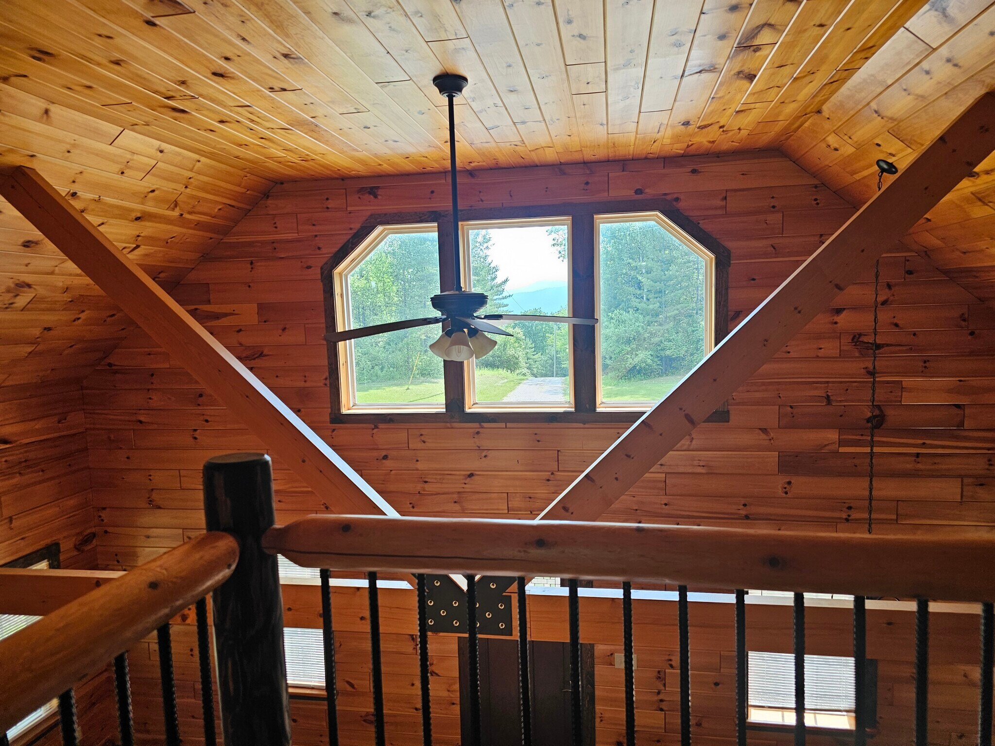 Building Photo - 2058 E Clarendon Rd