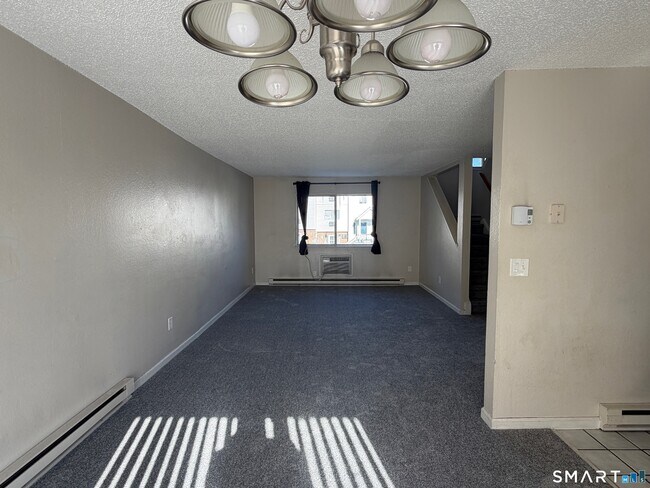 Building Photo - 925 Oronoke Rd