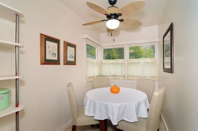 Building Photo - 2209 D St