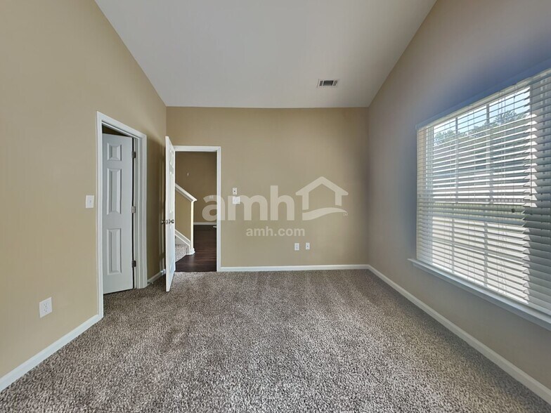 Building Photo - 129 Pin Oak Ct