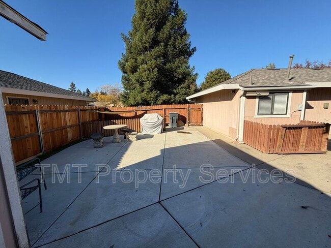 Building Photo - 7457 Windbridge Dr