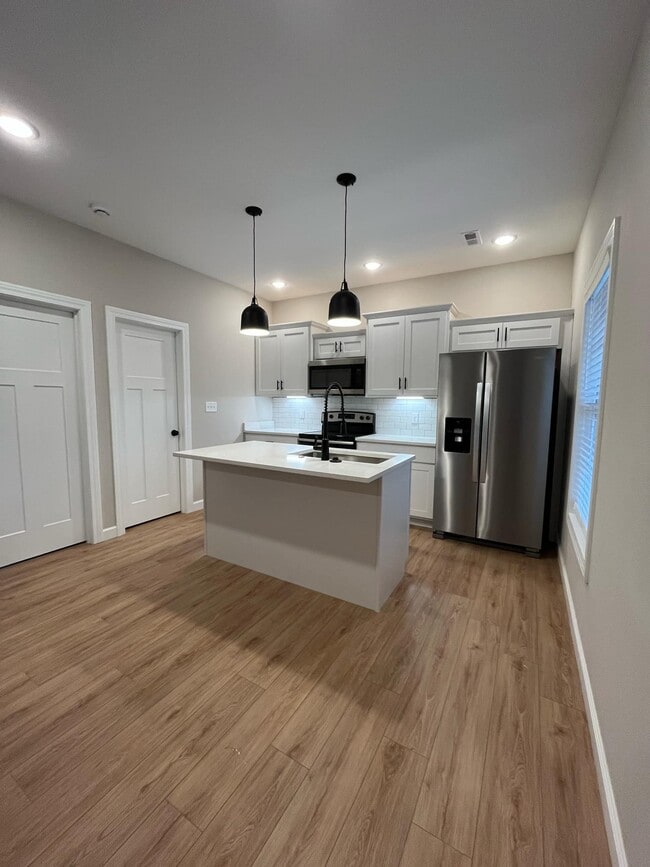Building Photo - 153 Pinnacle Dr