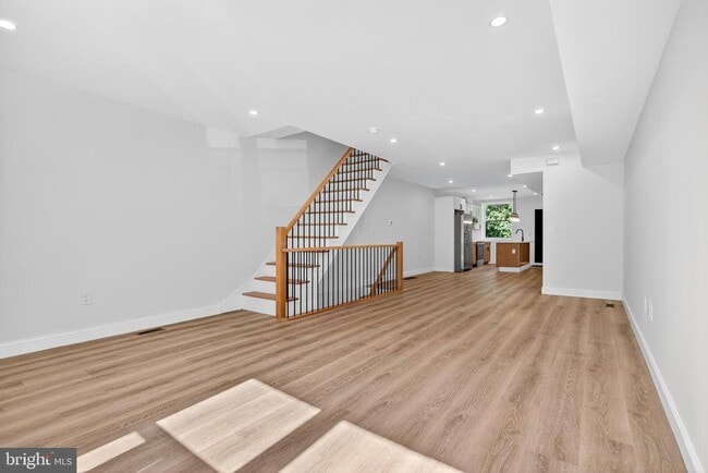 Building Photo - 5925 Woodcrest Ave