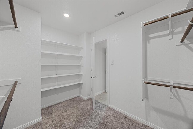 Building Photo - 6017 Pleasanton Pkwy