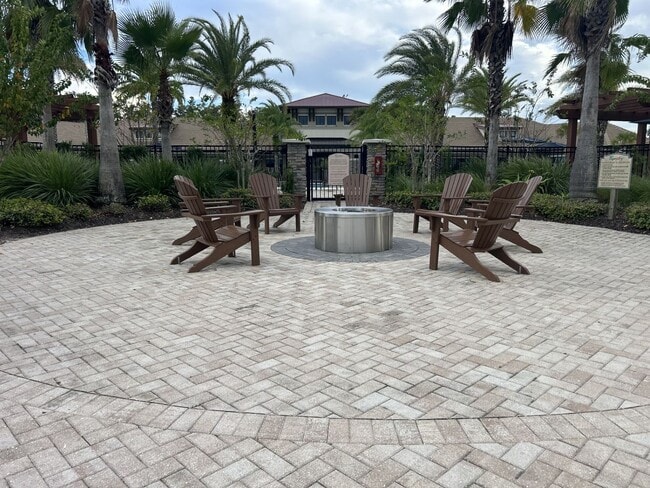 Building Photo - Beautiful 4 bed 3 bath w/loft, 2 story hom...