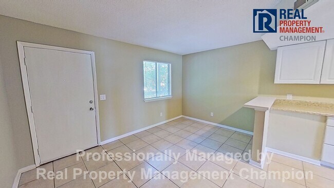 Building Photo - Upper Level 1 BD/1 BA Condo Near UNCW