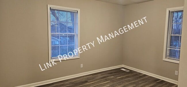 Building Photo - 2310 N Chamberlain Ave