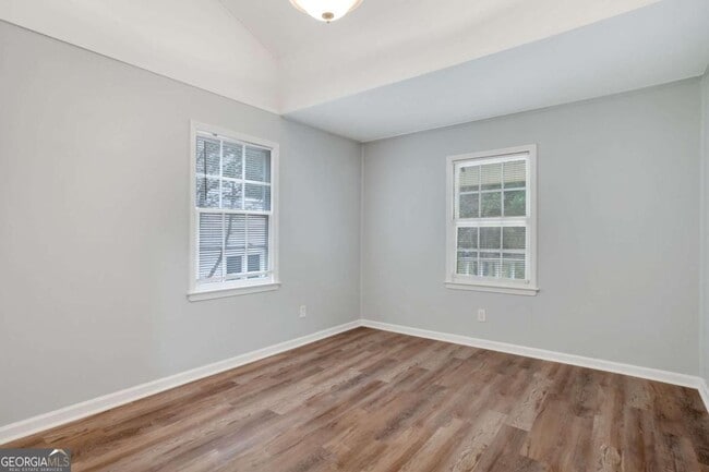 Building Photo - 2542 White Oak Dr
