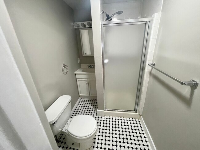 Building Photo - 10 Cambridge Ter