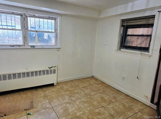 Building Photo - 1729 Barnes Ave