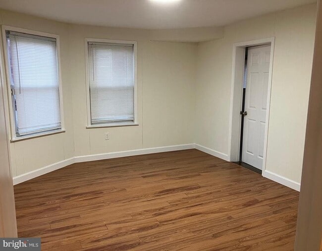 Building Photo - 131 Grand Ave