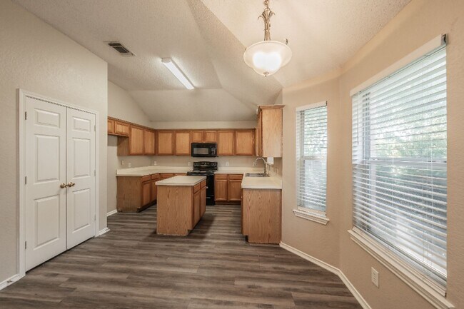 Building Photo - 1740 Cedar Tree Dr
