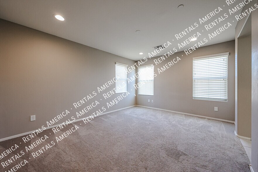 Building Photo - 257 N 56th Pl