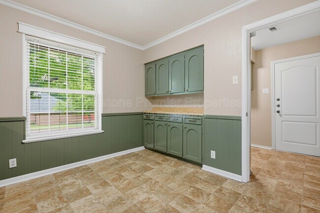 Building Photo - 2502 Turtle Creek Dr