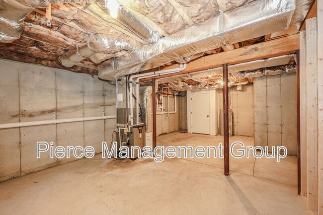 Building Photo - 6-21 Clarendon Way