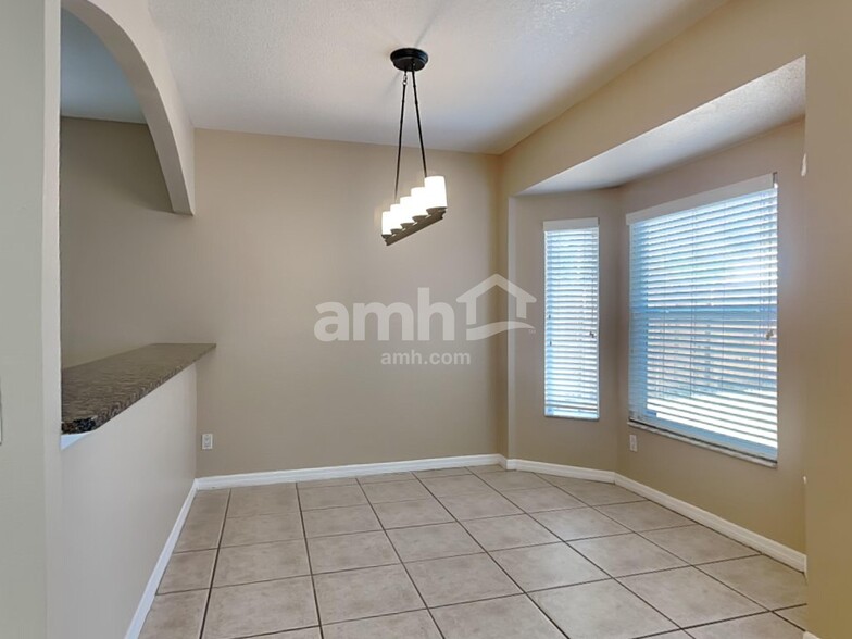 Building Photo - 9615 Laurel Ledge Dr