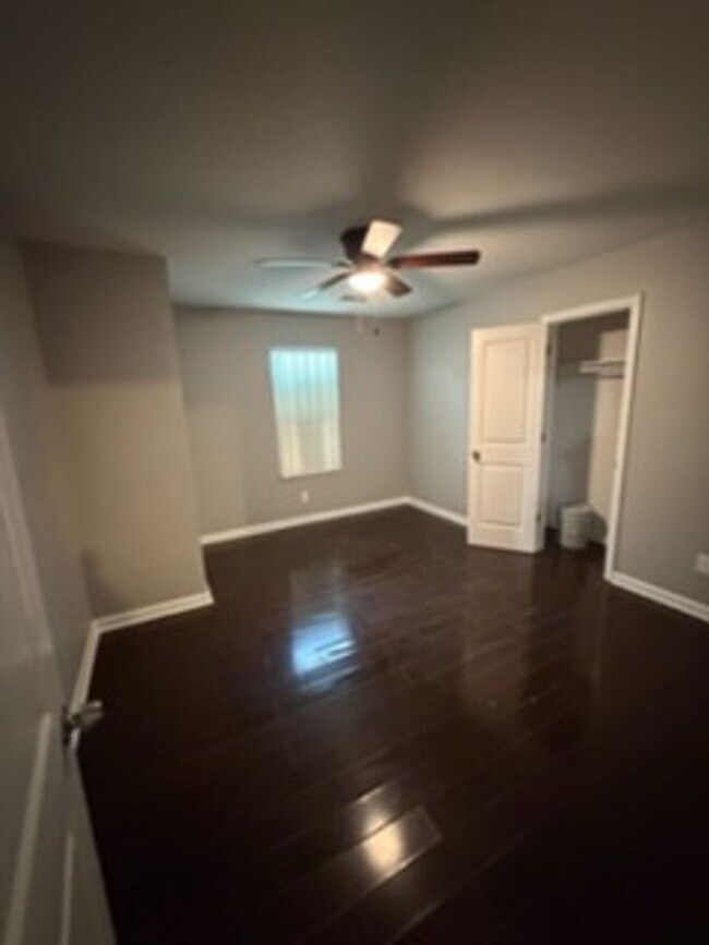 Building Photo - Check out this Beautiful 3 bed 1 bath home