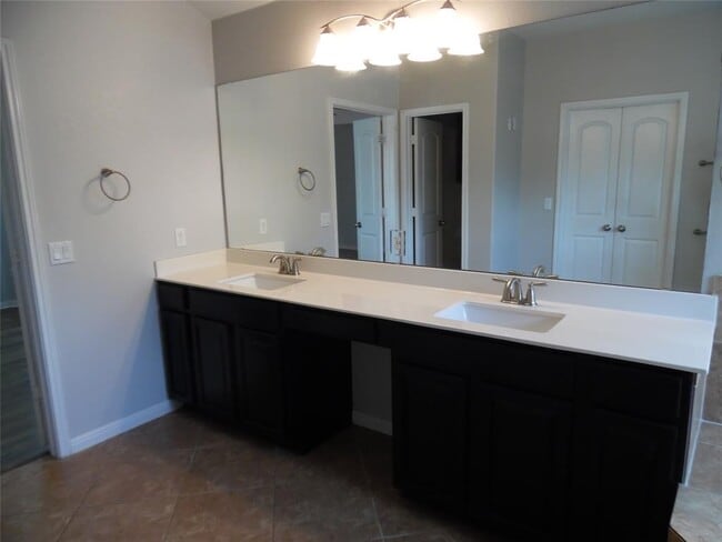 Building Photo - 1217 Peregrine Way