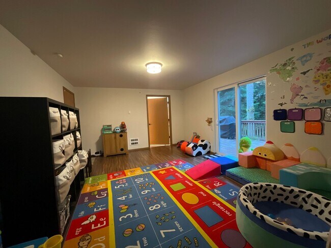 Building Photo - Beautiful 3 Bedroom, 2.5 Bath Home in Clearwood Community!