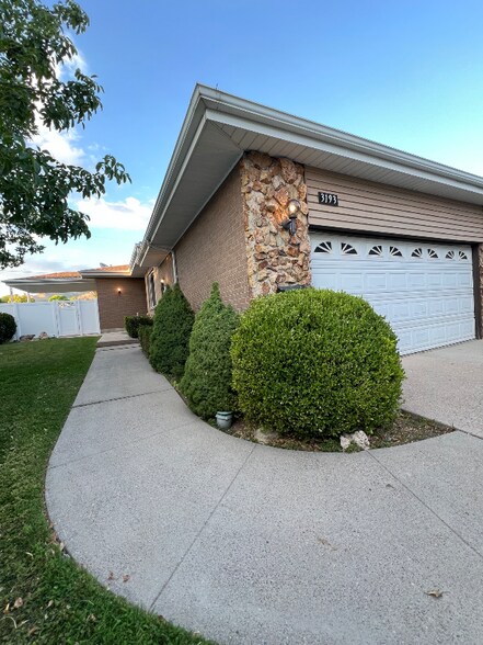 Primary Photo - 3193 S Young Haven Cir