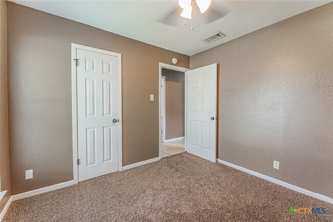 Building Photo - 3006 Belmont Dr