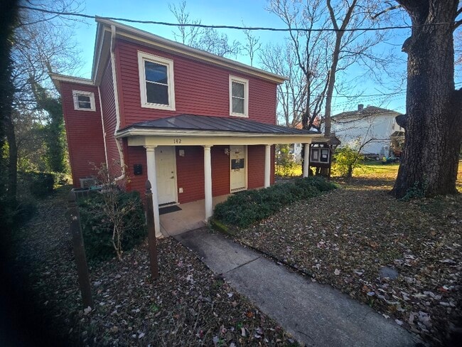 Building Photo - 142 Carlton Rd