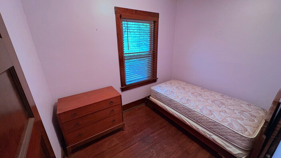 Bedroom 3/Office - 307 Parklyn St