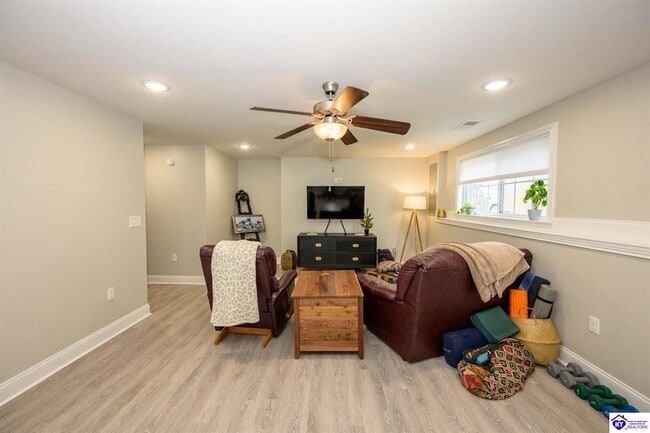 Building Photo - 907 Leafland Pl