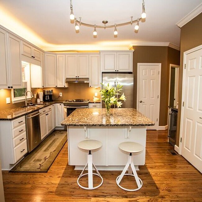 Building Photo - STUNNING!!! Four Bedroom two and a half bath home with a view!