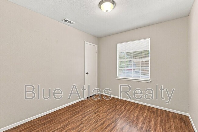 Building Photo - 3609 Galaxie Dr