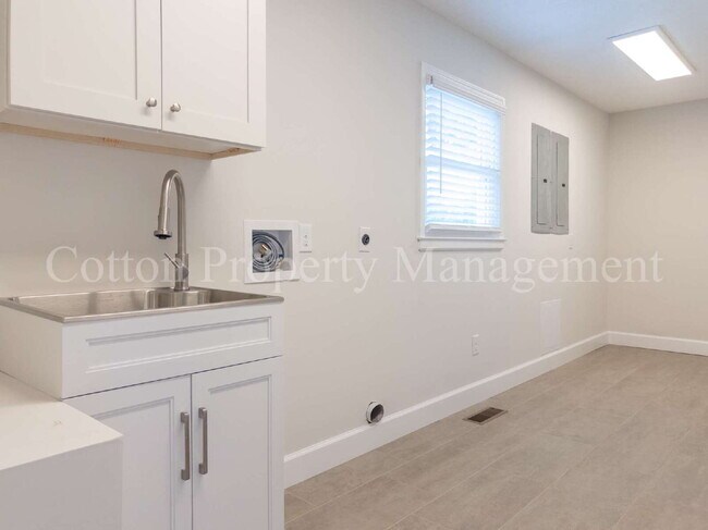 Building Photo - 4602 Terry Ln