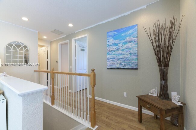 Building Photo - 250 SW Walking Path