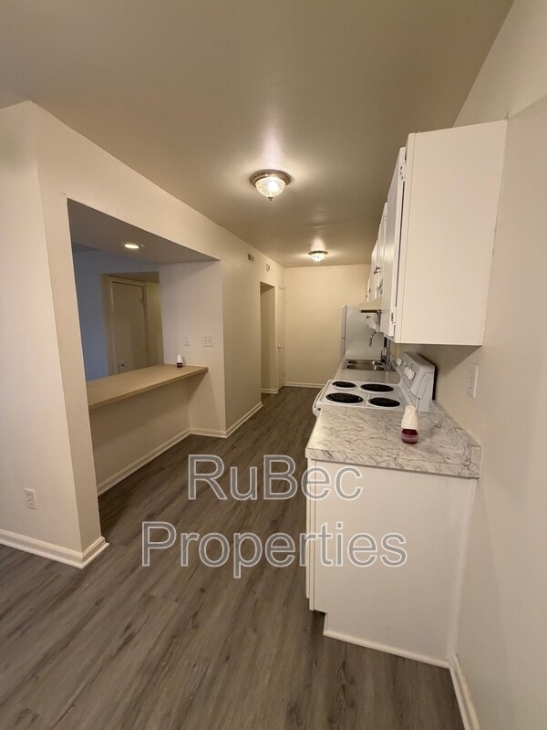 Building Photo - 702 Farmhurst Dr