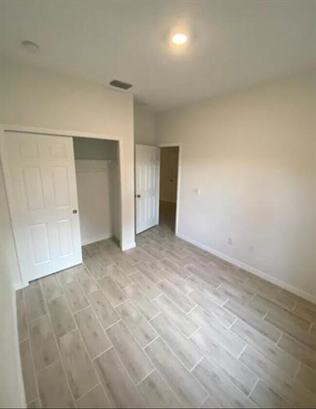 Building Photo - 1062 San Cristobal Ave