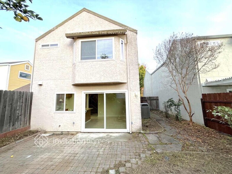 Building Photo - 2250 Sandcastle Way