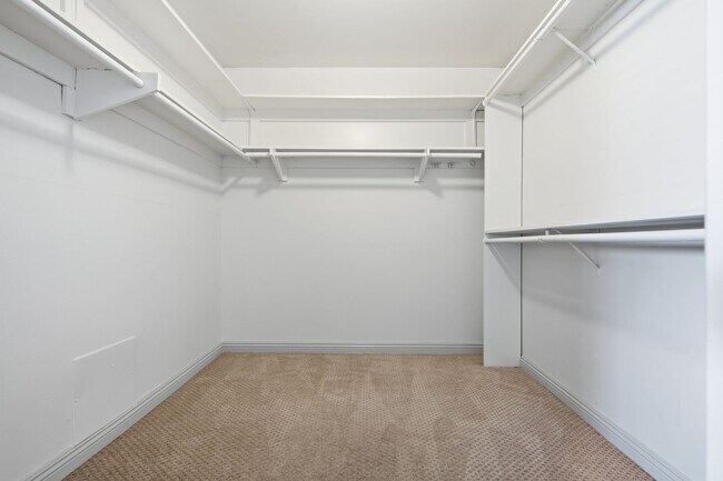 Building Photo - 853 S Le Doux Rd