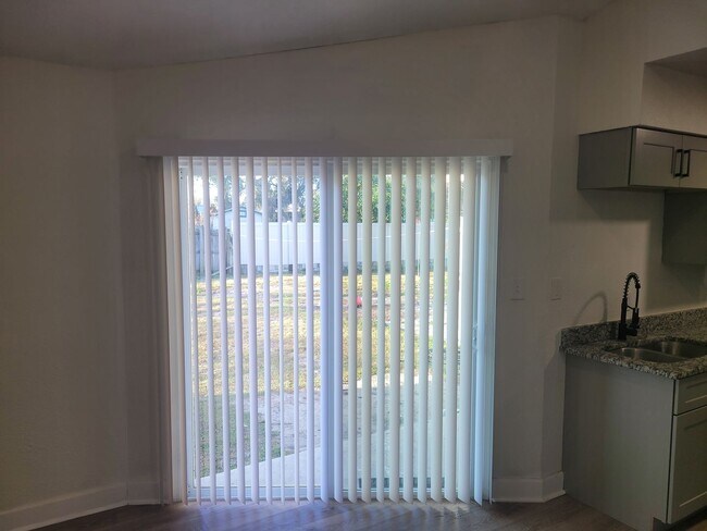 Building Photo - 1236 Dovehill Dr
