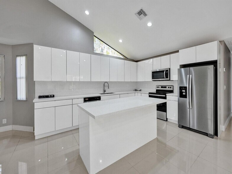 Building Photo - 5029 NW 98th Ln