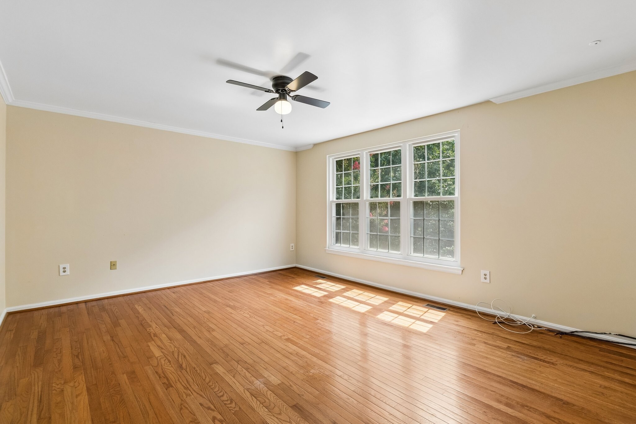 Building Photo - 820 Chatsworth Dr