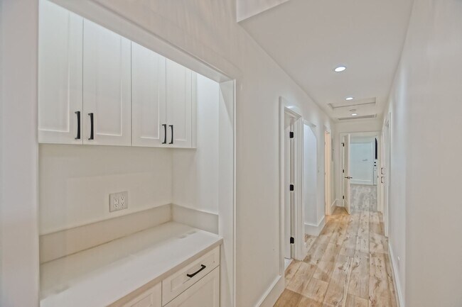 Building Photo - Completely Remodeled, Custom 3BR2BA Home w/ Spacious Floorplan, Amazing Indoor/Outdoor Space, Gat...