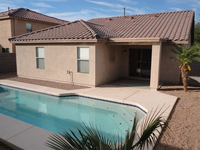 Building Photo - 211 E Valley View Dr