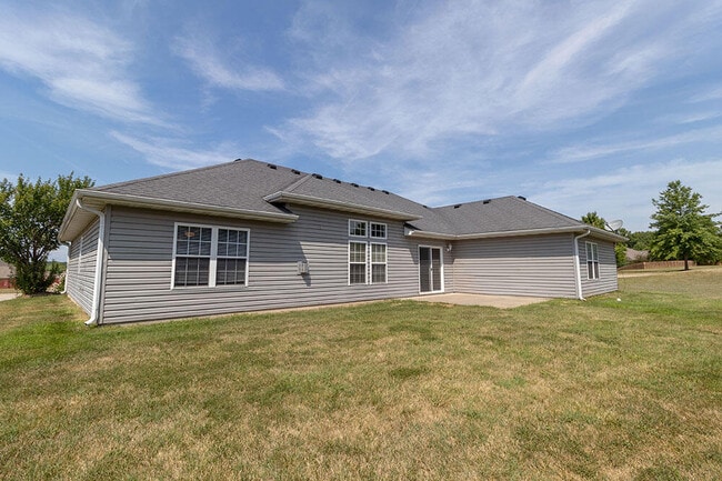 Building Photo - 2303 Roslyn Ct