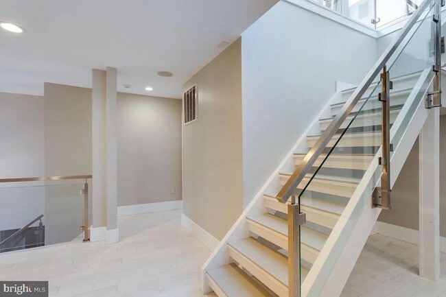 Building Photo - 4611 Charleston Terrace NW