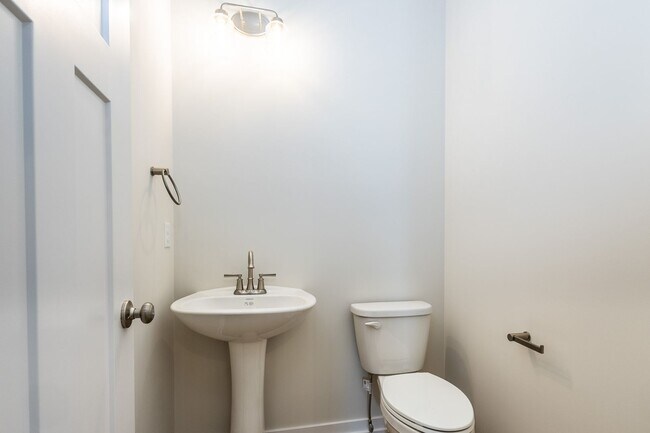 Building Photo - Stunning New Built 5 Bed Duplex!