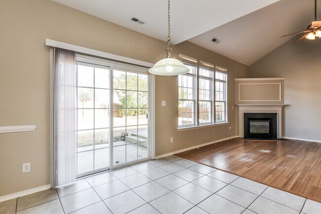Building Photo - 3009 Satinwood Dr